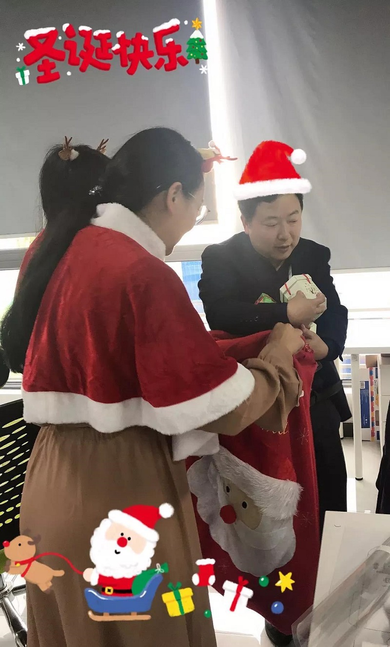 2019年圣誕節云里物里小姐姐化身麋鹿派發禮物